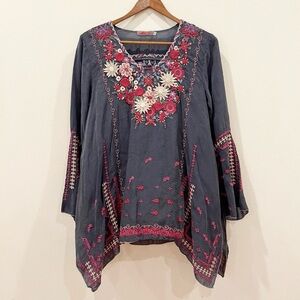 Johnny Was Top Extra Small Gray Red Pink Embroidered Floral Flared Sleeve Tunic